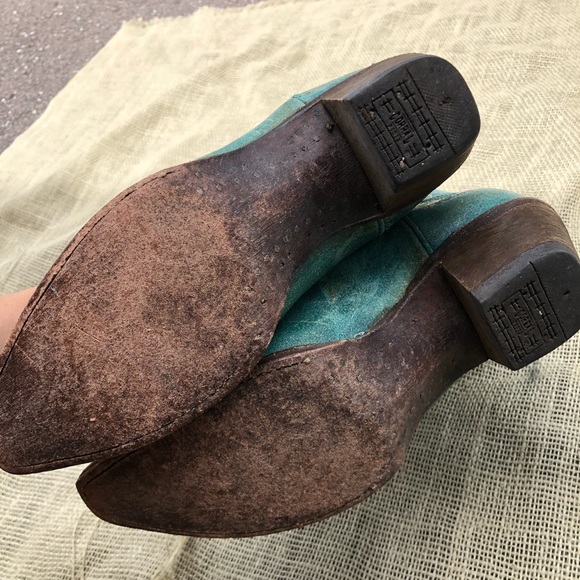 Corral | Western Turquoise Pointed Toe Boots - Picture 5 of 7